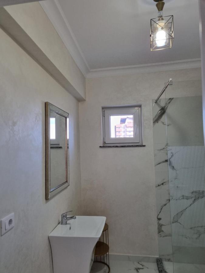 Tesa Boutique Hotel Târgu Neamț Buitenkant foto