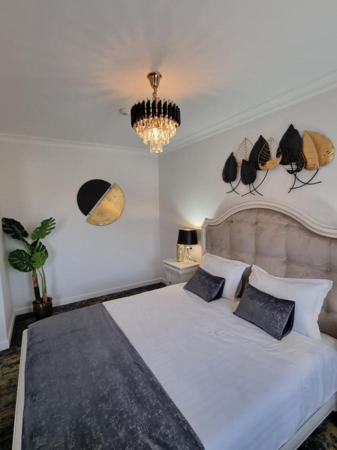 Tesa Boutique Hotel Târgu Neamț Buitenkant foto