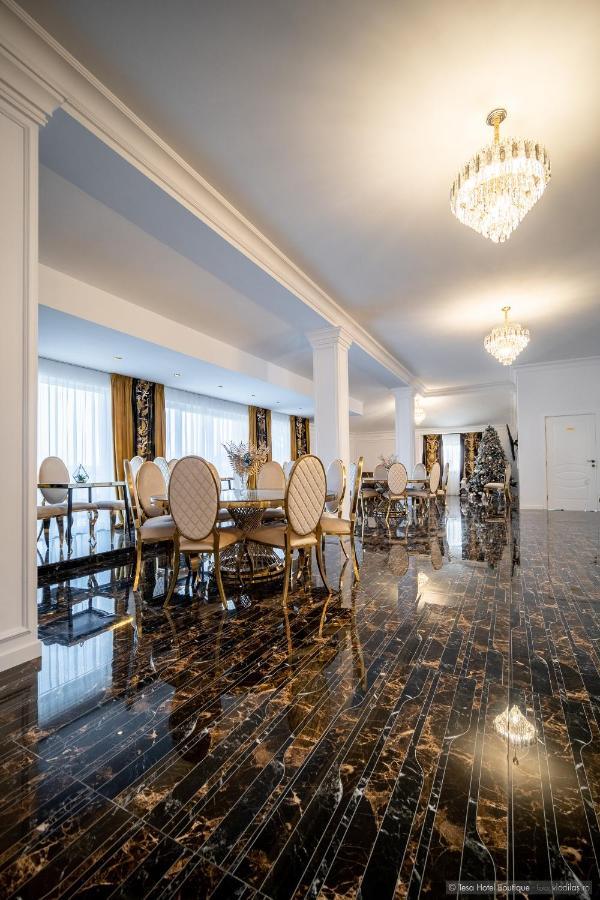 Tesa Boutique Hotel Târgu Neamț Buitenkant foto