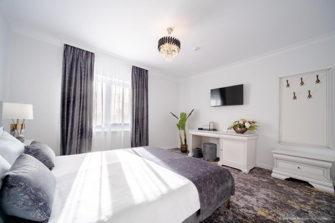 Tesa Boutique Hotel Târgu Neamț Buitenkant foto