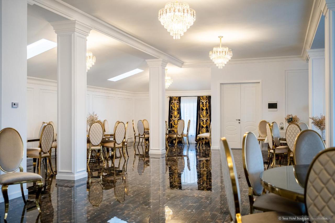 Tesa Boutique Hotel Târgu Neamț Buitenkant foto