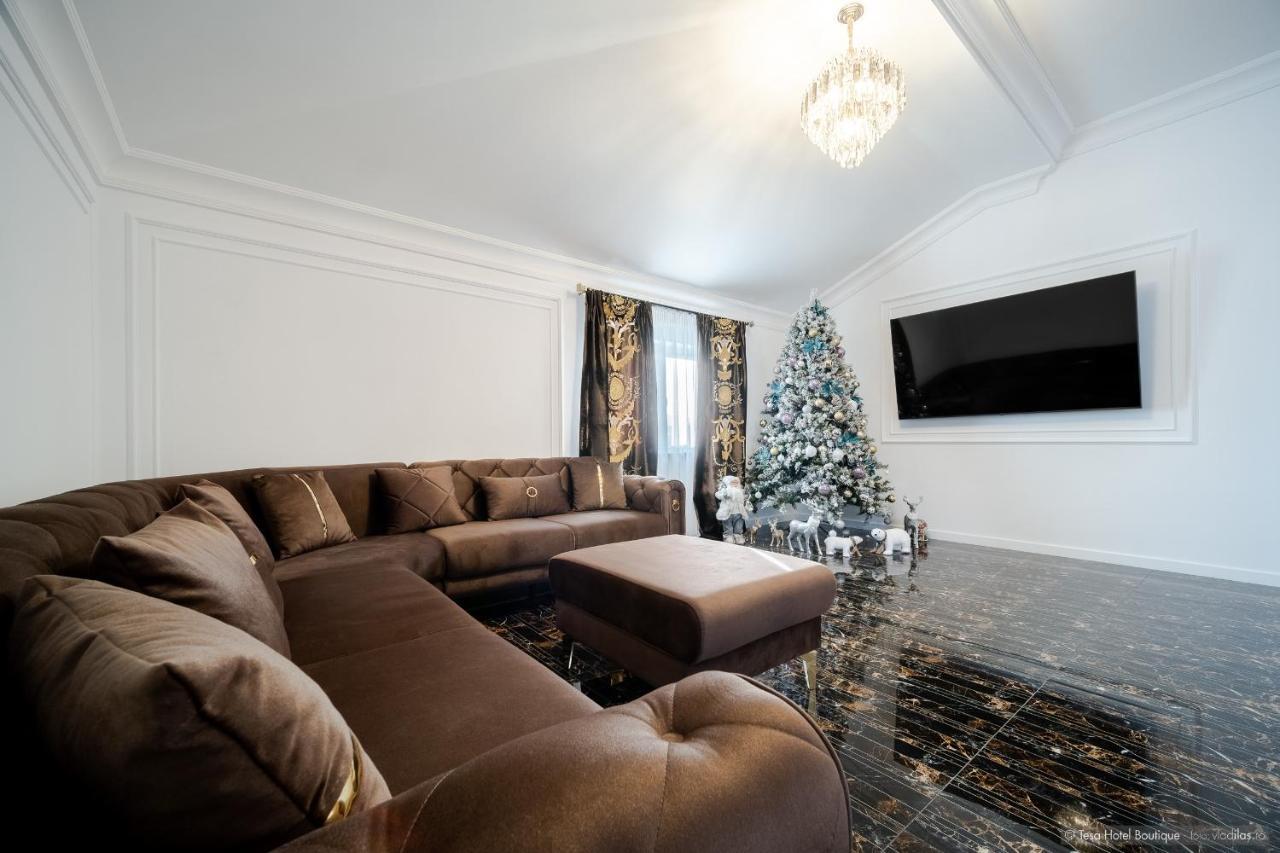 Tesa Boutique Hotel Târgu Neamț Buitenkant foto