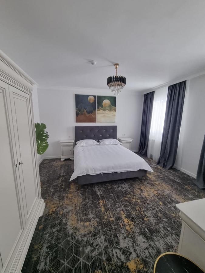 Tesa Boutique Hotel Târgu Neamț Buitenkant foto