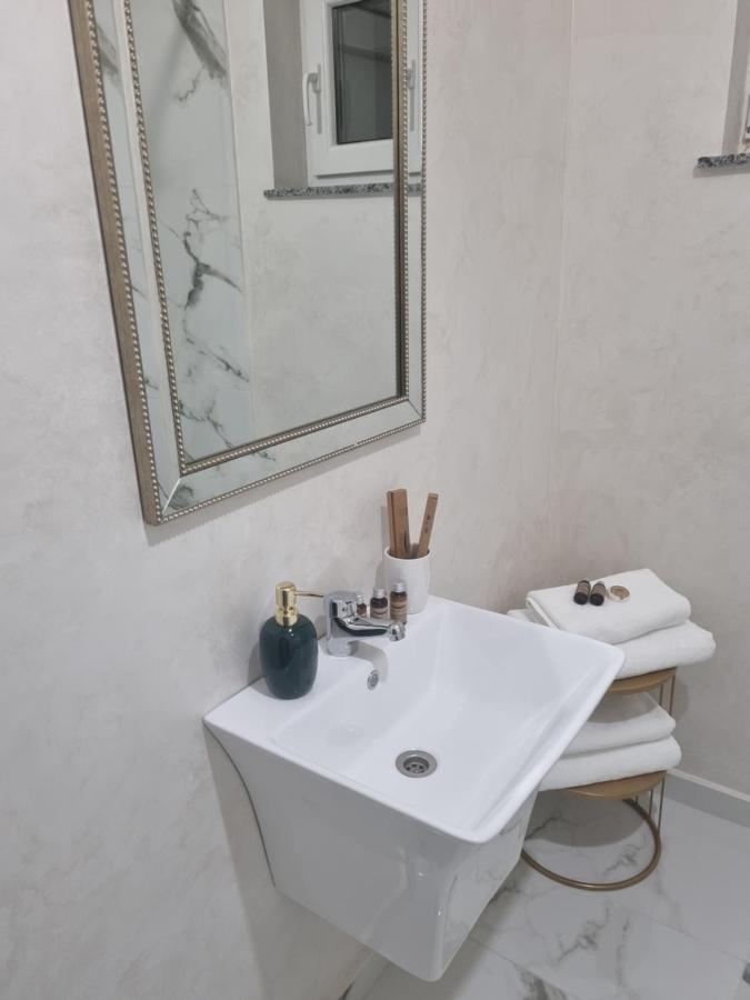 Tesa Boutique Hotel Târgu Neamț Buitenkant foto